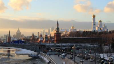 Коммунальные службы вымоют 30-метровую Триумфальную арку в Москве