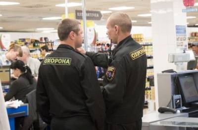 В Хмельницком охранник супермаркета разбил голову покупателю. ВИДЕО