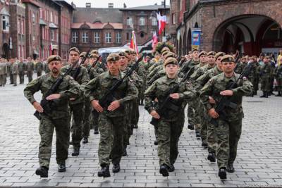 Польские солдаты исполнили строевую песню про завоевание украинского Львова