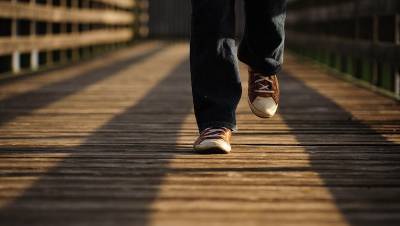 Исследование: Люди, которые медленно ходят, больше рискуют умереть от коронавируса