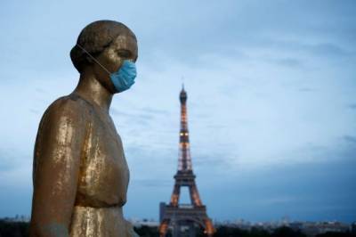 Макрон предрек Франции «тяжелый период» борьбы с пандемией до апреля