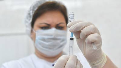 Нехватка лекарства в Великобритании тормозит процесс вакцинации населения