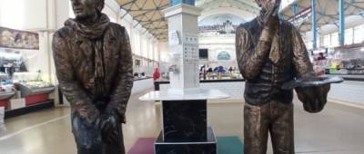 Скульптуры Остапа Бендера и Воробьянинова появились в корпусе Нового рынка