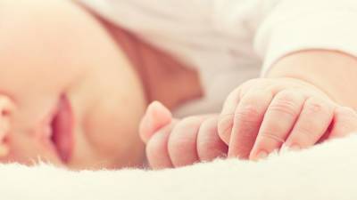 Эксперт заявил о снижении числа оставленных матерями новорожденных