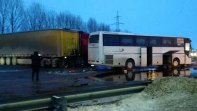 Четыре человека пострадали в ДТП с автобусом в Рязанской области