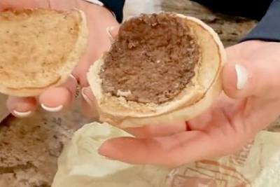 Женщина показала хранившуюся у нее 17 лет еду из «Макдоналдса» и удивила семью