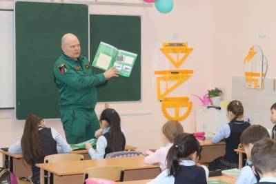 В Улан-Удэ детям рассказали о профессии лесного пожарного