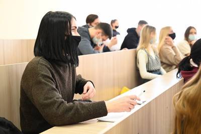 Студентов и выпускников вузов пригласили узнать о работе в правительстве Москвы