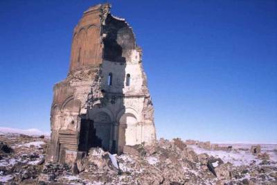 Ученые рассказали о заброшенном средневековом городе тысячи и одной церкви на Казказе