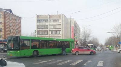 В Тюмени на Червишевском тракте из-за ДТП с автобусом образовалась пробка