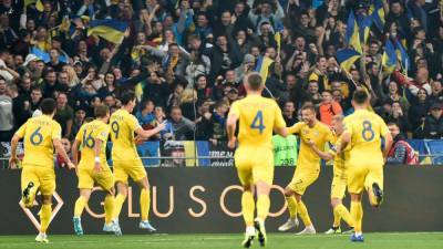 В Киеве ограничили доступ фанов на футбольные матчи, результаты ЛЧ: топ-новости спорта 17 марта