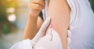 После приостановки вакцины AstraZeneca в Латвии упал темп вакцинации от Covid-19