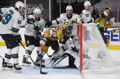 НХЛ: Рейнджерс разгромил Филадельфию, Ванкувер обыграл Оттаву