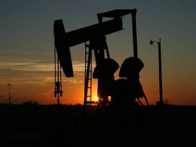 Цены на нефть снижаются, Brent опустилась ниже $68 за баррель
