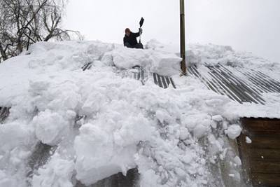 Соседи спасли россиянку из снежного плена