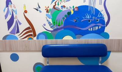 Стены в детской поликлинике Ялуторовска украсили персонажами сказок Петра Ершова