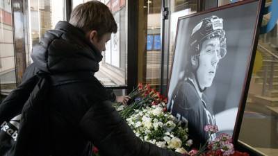 В Челябинске прошла церемония прощания с хоккеистом Файзутдиновым