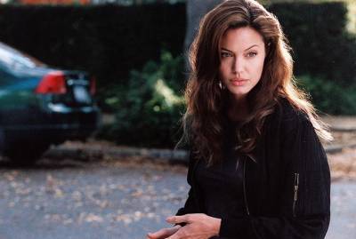 Анджелина Джоли оказалась на грани банкротства из-за развода с Брэдом Питтом