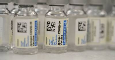 В ВОЗ назвали вакцину, эффективную против мутировавших штаммов коронавируса: это однодозовый препарат
