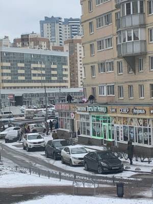 В Санкт-Петербурге из окна многоэтажки выпала 5-летняя девочка — видео