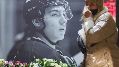В Челябинске состоялось прощание с 19-летним хоккеистом Файзутдиновым