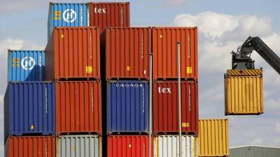 Госстат: за январь импорт товаров сократился на 5,2%, экспорт — на 5,5%