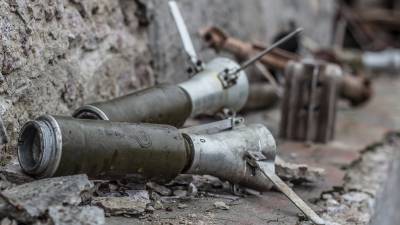 Украинские солдаты в Донбассе создали схрон взрывчатки в подвале жилого дома