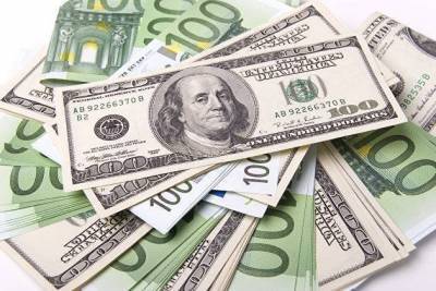 Доллар дорожает к евро на росте доходности гособлигаций США