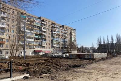В Астрахани восстанавливают заброшенный сквер