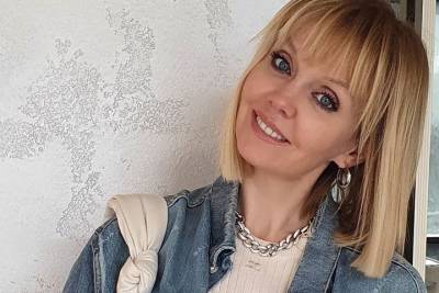 «Младенческие радости»: певица Валерия опубликовала видео прогулки с внучкой - vm.ru