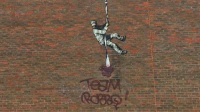 Оскар Уайльд - Граффити Бэнкси на стены тюрьмы испортили вандалы: фото - 24tv.ua - Англия - Великобритания