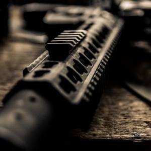 В Житомирской области 16-летний парень случайно выстрелил себе в грудь из винтовки