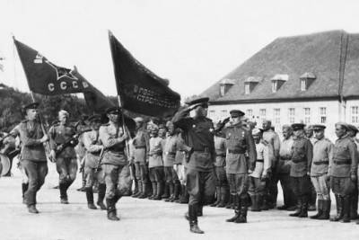 Почему Сталин расформировал прибалтийские войска Красной Армии после нападения Гитлера