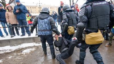 Горсуд прекратил дело глухонемого петербуржца, задержанного на митинге
