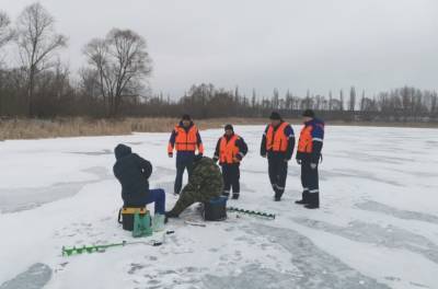 Спасатели предупреждают о тонком льде