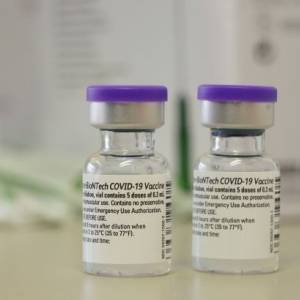 Вакцина от Pfizer поступит в Украину в апреле
