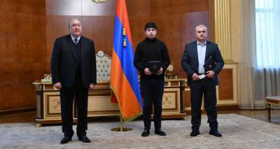 Президент Армении посмертно наградил первого главу Генштаба ВС