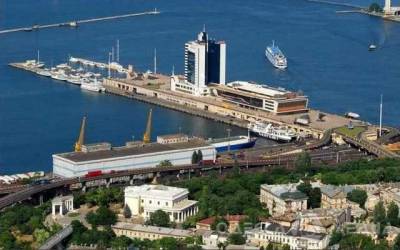 СМИ: Террорист угрожает взорвать судно, находящееся в Одесском порту