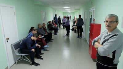 В тюменских поликлиниках образовались огромные очереди