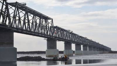 Трутнев анонсировал открытие железнодорожного моста через Амур в Китай