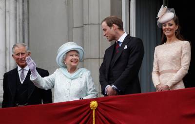 Королева и отец принца Уильяма поддержали его в недавней реакции касательно расизма в Букингеме