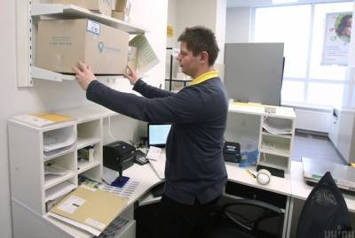 Налоги на посылки обещают уменьшить: станет ли украинцам проще