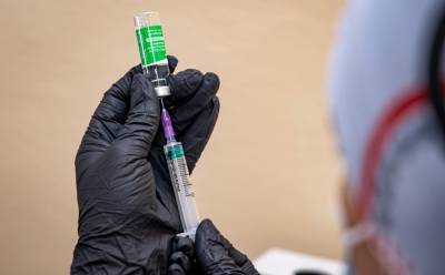 Зеленский высказался о вакцине AstraZeneca, которую используют в Украине