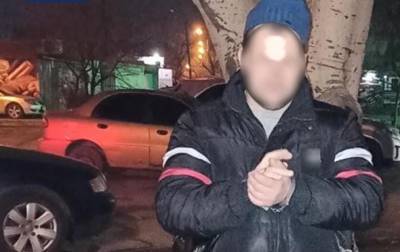 На улице Запорожья пьяный мужчина устроил стрельбу
