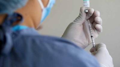 Может ли человек заболеть коронавирусом после вакцинации: врач объяснил нюансы