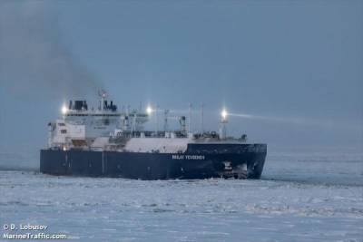 Потертый льдами на Севморпути газовоз снова идет доставлять СПГ из России