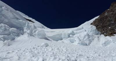 Лавинная опасность: туристов призвали воздержаться от походов в горы
