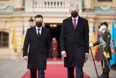 Зеленский и Науседа опоздали на форум в Киеве почти на полтора часа