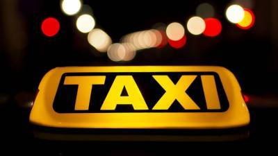 Власти Петербурга потребовали от агрегаторов такси установить доступные цены на поездки