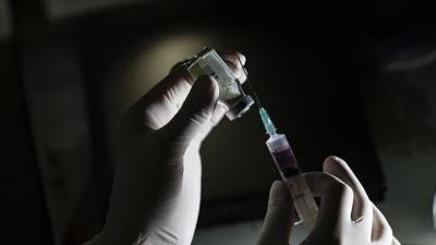 Первая в мире страна завершила вакцинацию против COVID-19